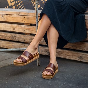 Women's Cushion Vista Hi Slides in Chocolate | REEF®