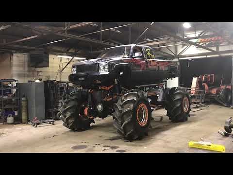 Big Guns Mega Truck Burnout