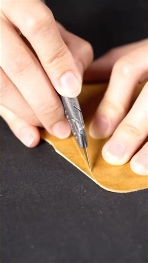 Making a Coin case. #leather #leathercraft #leatherworks #asmr #handmade