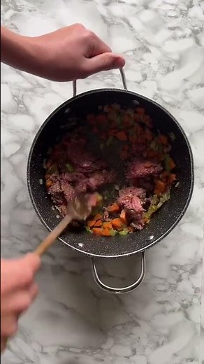 Hamburger Soup with Rice 🍔 One more soup this week to warm you up! This Hamburger Soup is beefy and