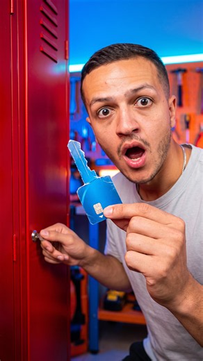Making A Backup Key With a Plastic Card 🔑 @zackdfilms