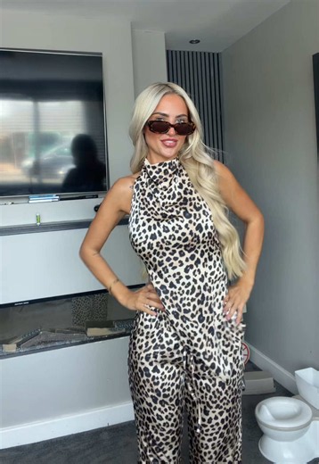 I went with number 1 🐾🐆 the potty giving extra feature 😘 #outfitoftheday #outfitinspo #zara