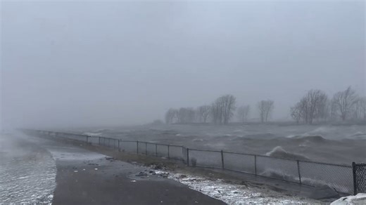Intense wind and heavy snow in New York State causes dangerous traveling conditions: video