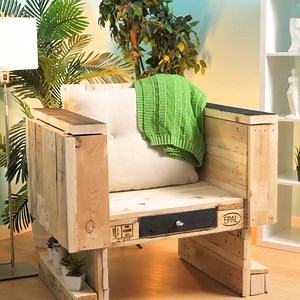 7.5K views · 29 reactions | Cool Cozy DIY Chair from Pallet! | Green Bean | Facebook