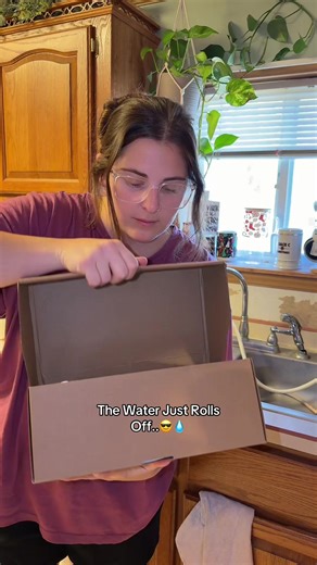 I finally got my hands on the waterproof slippers!!! #tiktokshopblackfridaysale #tiktokshopcybermonday #slipperseason #slippers @EVELLYHOOTD US