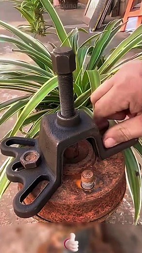 Practical methods of using the brake drum puller tool 🛠️🚗💥