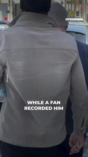 66K views · 178 reactions | Bruce Willis walked down the streets in confusion and a fan went in to greet him but he couldn’t even reply to him. The images show us the most vulnerable moment of his heartbreaking illness. : https://www.instagram.com/backgrid_usa/ | Vitamin | Facebook