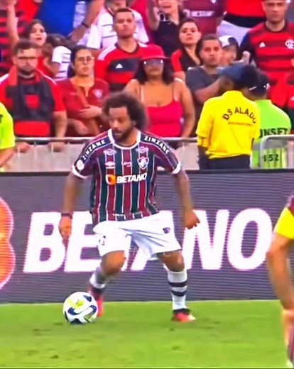 166K views · 5.9K reactions | 1 minuto de dribles do Fluminense. Edit: rmnfc10 | TTK . . . . #fluminense #fluzão #futebol #timedeguerreiros #fluminensefc #pelastrescores #nense #cartolatricolor #brasileirao #campeonatobrasileiro #bola #tropadoflu #brasileirão #fluzao #fluminensefootballclub | Cartola Tricolor | Facebook