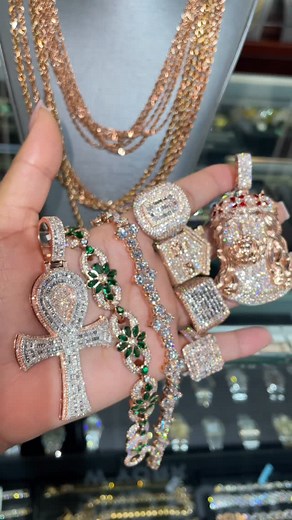 DIAMOND RUSH on Instagram: "Options On Deck For Rose Gold Lovers‼️🚨 Financing Available🔥Shipping Nationwide✈️ Dm us or Call/Text 2125486508"