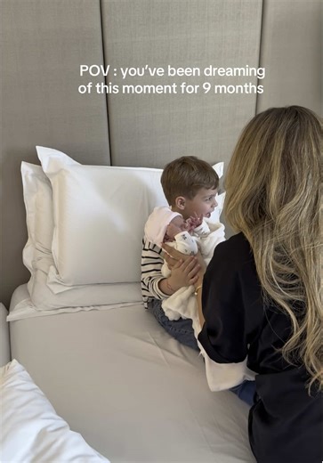 My whole world first meeting 🥹🏹🫶🏻 #firstmeeting #newborn #babygirl #bigbrother #foryou