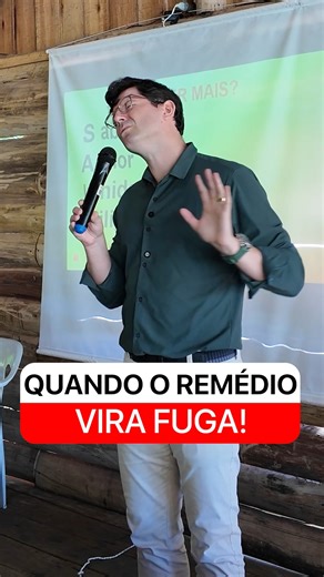 Felipe Batistela de Oliveira on Instagram: "Nem toda insônia é falta de remédio 😔 Às vezes é a mente tentando fugir de algo que ficou mal resolvido. Quando o tarja-preta vira anestesia emocional, ele não silencia só a dor. Silencia a consciência, a escuta, a visão da própria vida. A medicação ajuda, sim, mas não pode virar fuga 💊 Na Comunidade Além do Tarja-Preta eu ensino a tratar a mente sem alienar a vida. Cuidar do sono, das emoções e das escolhas, tudo junto. Se isso fez sentido pra você,