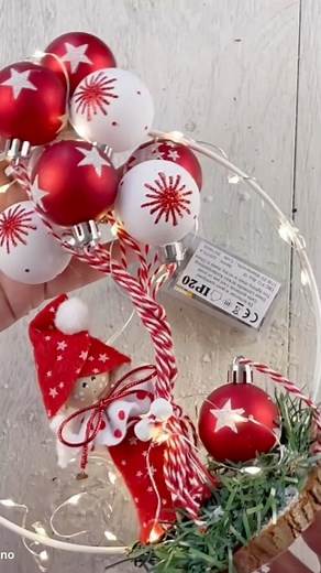 325K views · 3.4K reactions | Con un cerchio e dei cartoni della uova realizza una creazione magnifica #fblifestyle | Creativemamy Only Christmas | Facebook