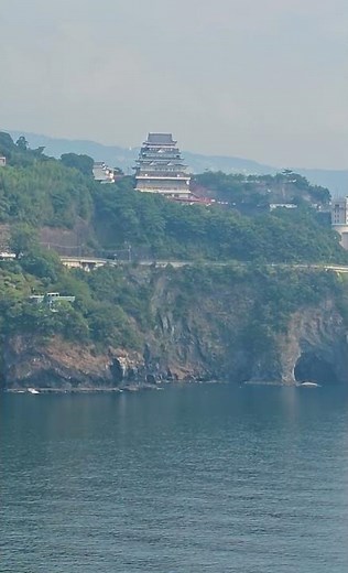 海沿いに建つ熱海城 Atami Castle, standing by the sea