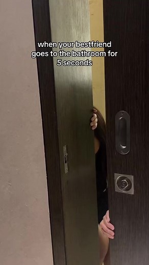 Mejores momentos de risas en el baño con amigos