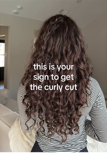 if you’ve been scared of committing to the curly cut… this is your sign to book the appointment & try it out!!! (the before and after difference was pretty dramatic since my before clip shows my dirty hair after it had been in a bun for 24 hours)