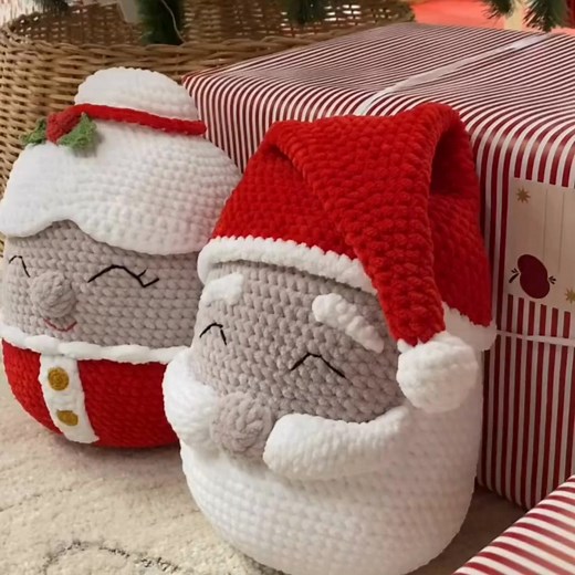 206 reactions · 25 shares |  Bring festive warmth to your home with this charming Santa & Mrs. Claus Pillow Pattern. Soft, cuddly, and full of Christmas cheer—these pillows make the perfect holiday décor or gift! 臨 Easy-to-follow instructions 虜 Adorable matching duo ✨ Create the cutest Christmas pillows for your couch or bedroom! | Cutepatternpdf | Facebook