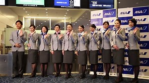 「ブルーライン」のCAはいかが？ ANA、1万3000人の制服を一新