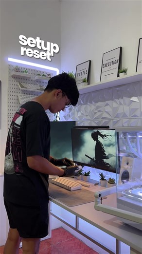 Cozy Minimalist Desk Setup Ideas for Gaming