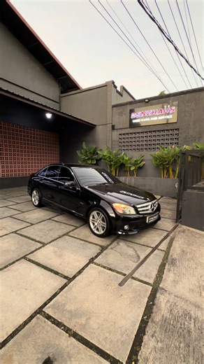 Mercedes-Benz W204 C280 Avantgarde AMG 2009 Black On Black . -Nopol L Surabaya -Pajak hidup 08 2026 ,Stnk 2026 -Stnk ,Bpkb ,Faktur asli ,Sertifikat ,Kunci cadangan lengkap -Mileage 51rb -M272 engine V6 3.0L -Tiptronic transmission -Paddle shift -AMG Package original bodykit -AMG Rims R17 -AMG Steering wheel -AMG Pedal set -AMG floor mat -Avantgarde grill -Avantgarde trim panel -Avantgarde emblem -M-Benz brake kit original 4pot -Retract mirror -Dynamic headlamp -Projector headlamp -Eco ,manual ,c