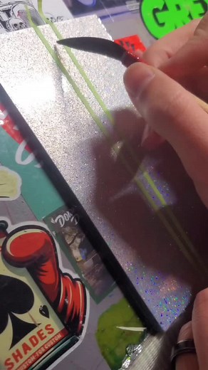 @aceofshadespaint Orale Orange mixed into @ronan_paints Urethane Striping clear, and a custom mix teal 1:1 Process blue and Medium green urethanes all over Ace's "Acid Bath" flake | Bartlett Pinstriping