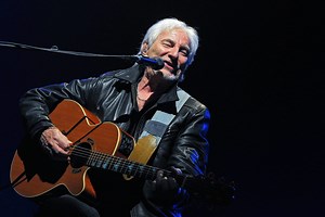 Hugues Aufray : chansons, carrière, femmes... Biographie d'un chanteur populaire
