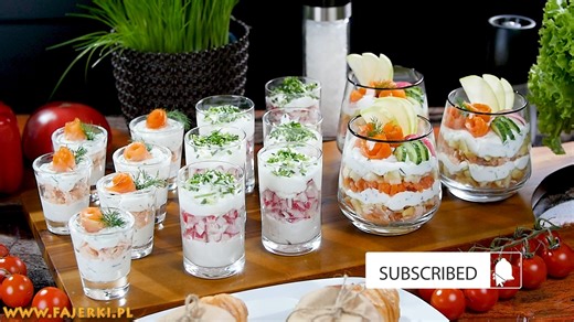 An appetizer with spring-summer accents - verrines willingly exposes vegetables and herbs from the vegetable garden, here radishes and chives. In just 15 minutes, prepare tasty and fresh verrines for an aperitif or appetizer. Mix the whipped goat cheese with the finely chopped shallot and prepare the sliced radish. Garnish the verrines in alternating layers, then sprinkle with chives. Finally, cool before tasting. #recipeoftheday #recipeideas #partysnacks #appetizer #yummy | Nat Ura