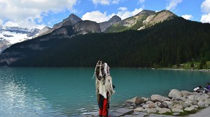 From the tundra of Alaska to the Everglades of Florida, Native Nations thrive in every region of the U.S. National Native American Heritage Month is a reminder that Indigenous culture is as diverse as the landscapes themselves. Explore Indigenous destinations this season: 🌐 www.AmericanIndigenousTourism.org 🧭 www.DestinationNativeAmerica.com | American Indigenous Tourism Association