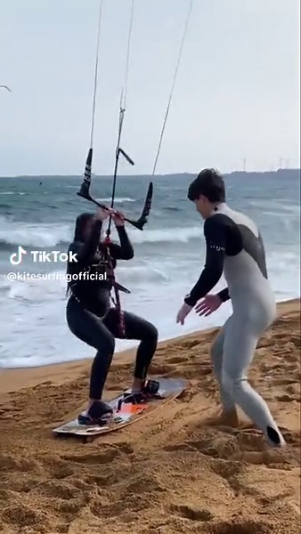 How to start your Kitesurfing session the right way! 🤯 (IG: Alice_Ruggiu) Kitesurfing & Fashion is our Passion We are KitesurfingOfficial #kitesurfing #kitesurf #kiteschool #kitescolar #watersports #sports #redbull #gopro #extreme