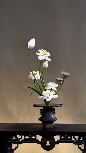 9.1K views · 348 reactions | White lotus arrangement tutorial …! #canbox #teachesflowerarrangement #dmentflower #teachesflower #flower #flowerlovers #homedecor #homesweethome | D’men Flowers | Facebook