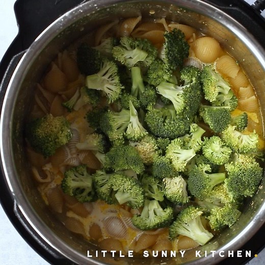 25K views · 14 reactions | The best ever Instant Pot mac and cheese with broccoli! This is one of the easiest dinners that you can make in your Instant Pot. Recipe: https://littlesunnykitchen.com/instant-pot-broccoli-mac-and-cheese/ | Little Sunny Kitchen | Facebook