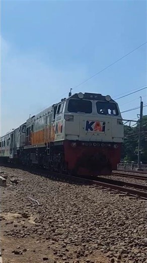 KA Cakrabuana ngebut di jalur double-double track #keretaapi