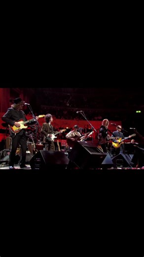Tom Petty and The Heartbreakers & Jeff Lyne . Handle With Care . Concert For George Live . 2002 ➖ ✅ Double tap ✅ Leave a comment ✅ Tag and share ➖ • • Thank you ! 💛 #tompetty #tompettyandtheheartbreakers #tompettytribute #tompettyforever #tompettynation #tompettyandtheheartbreakers💔 #tompettyfans #tompettyconcert #tompettyofficial #tompettyradio #tompettydaily #tompettybirthdaybash #tompettytattoo #tompettyfan #tompettycover #tompettylyrics #tompettytributeband #tompettytuesday | Tom Petty