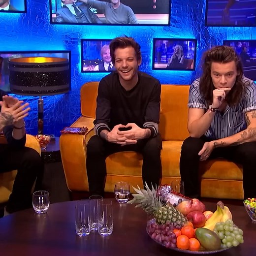 Simplifying English for Americans 🤣🇬🇧🇺🇸🗑️🚶🏻‍♂️🏇 | Michael McIntyre