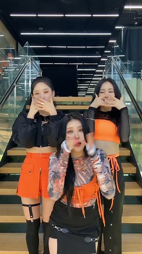 Pretty Psycho Challenge by Purple Kiss Members JiEun, Dosie, and Chaein