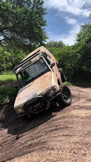 LandRover takes on a sketchy entry to Hippo Hollow!