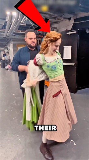They Don’t Actually Change Clothes — This Trick Does 🎭#QuickChange #StageMagic #BehindTheScenes