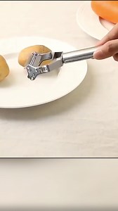 綾 De ce să aglomerați bucătăria cu mai multe unelte?  Cu PEELANI, puteți curăța, felia și răzui—totul într-un singur loc!  Compact, durabil și perfect pentru prepararea creativă a meselor.  Proiectat pentru manevrare ușoară și gătit fără mizerie. Cumpărați acum | Vigoexpress | Facebook