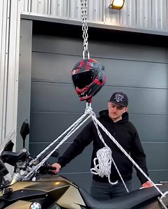 Fidlock be like... "Do you even lift bro?" 💪 Here we have the magnetic Fidlock buckle casually lifting a BMW F800 GS 🤯 #FidlockStrengthTest #AtlasMotorcycleHelmet | Ruroc