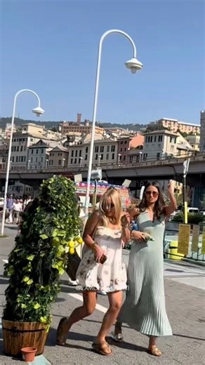 20K views · 423 reactions | Hit her with the double kiss 藍 #bushmanprank #funnyvideos #prank #funny #viral | Zamonination1 | Facebook