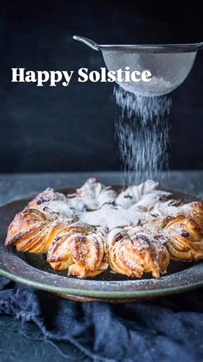 This cardamom-scented Star Bread recipe is so much fun to make! Deliciously fragrant, tender sweet bread, is studded with almonds and dried cranberries, perfect for celebrating Winter Solstice. Comment “save” for the recipe! #feastingathome #starbread #solstice Link in profile: https://www.feastingathome.com/star-bread | Feasting at Home