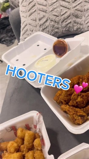 Delicious Hooters Wings and Sauce Experience