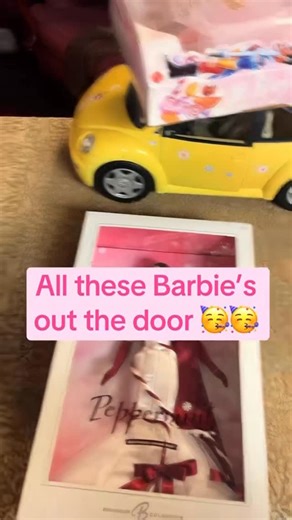 Prettynpink Pro on Instagram: "Link in bio to my mercari and eBay over 4,000 Barbie’s are currently listed more to come! 📍worldwide shipping 📍PayPal accepted 📍mercari 📍Link in bio #order #barbiebroker #barbie #barbies #prettynpinkbarbies"