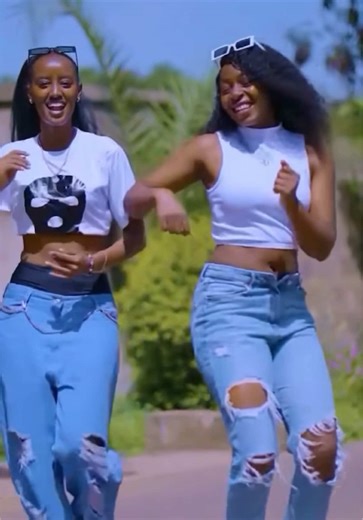 LOLEŸA feat Samra Daouda - Totalement Disponible