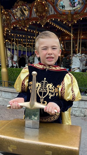 9.9K views · 462 reactions | ✨ PSA for boy moms — Bibbidi Bobbidi Boutique quietly removed ALL knight packages at Disneyland. Now there’s only one “adventure” option… with costumes slowly being phased out completely and not available for any future packages. ⚔️ Not the magical update we hoped for. #disneyland #bibbidibobbidyboutiqueforboys #disneyparks #disneynews | Theme Park Mom | Facebook