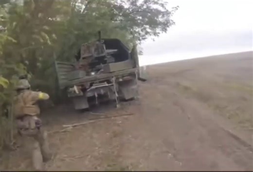 The Looters’ Last Joyride: How a Greedy Ukrainian Crew Learned that Russian T-80 Doesn’t Do “Finders Keepers”In the shattered outskirts of some god-forsaken Donbass village, a squad of Ukrainian “warriors” spotted their big score: an abandoned Russian Ural truck, with a heavy Gun installed, doors flapping like a drunk’s wallet, cargo probably still full of smokes, ammo, and maybe a couple of perfectly good ration packs. Jackpot !! The boys checked out their lovingly Moscow donated asset, grinnin