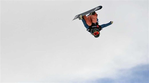 How do Olympic snowboarders and skiers practice complex tricks? This airbag mimics a snowy hill