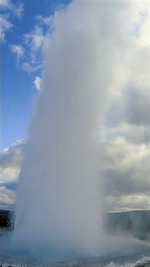 Géiser en Islandia 🌋💦 Espectáculo de agua caliente y vapor