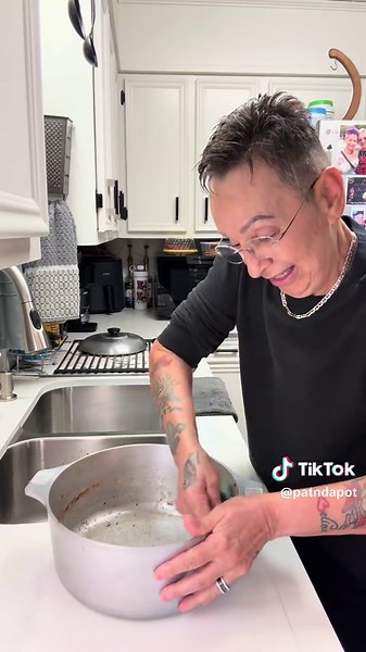 The secret to how I keep my Magnalite Pots shiny & new looking after having them for over 35 years……. @Scotch-Brite #magnalite #Louisiana #scotchbrite