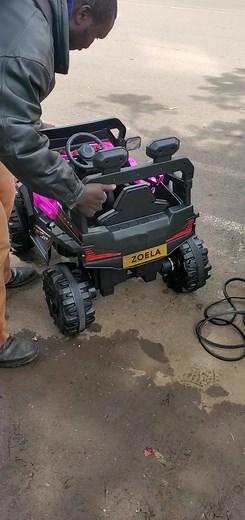 Kids Electric cars Suitable for age 1-5 years Price 45k Location kenya house complex 3rd floor t5