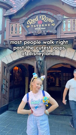 disneyland paris they finally got it right & painted figaro giving 👍 #disneyland #disneysecrets